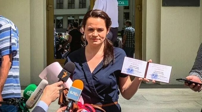 )))))))))))))))Литва выдала Тихановской удостоверение президента союза России и Белоруссии