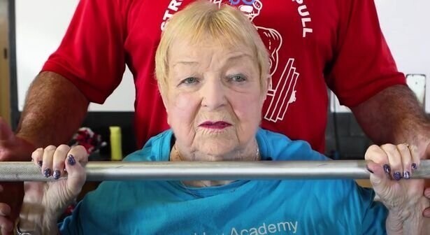 100-летняя американка стала старейшим пауэрлифтером в мире