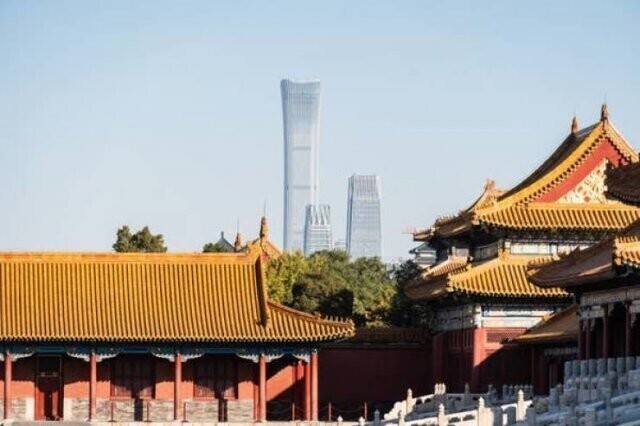 "Контраст старого и суперсовременного в больших китайских городах поражает. Здания, которым много сотен лет, стоят прямо под небоскребами"