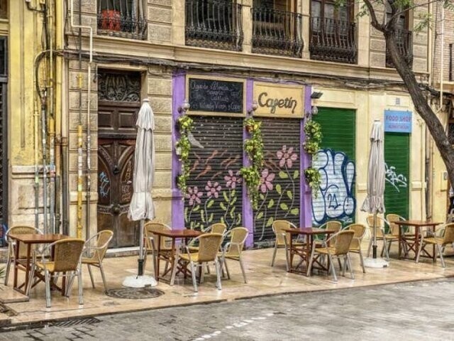 "В Испании в сиесту закрыто действительно все - от ресторанов до банков. В разгар дня - и почти до вечера. Если честно, я был в шоке"