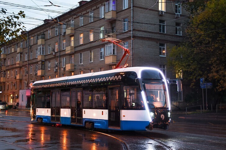В Москву прибыл и начал обкатку первый трамвай УКВЗ модели 71-628