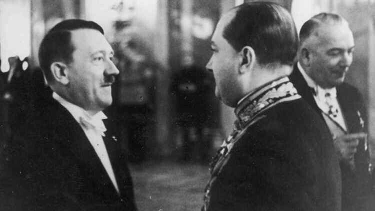 Адольф Гитлер и посол Польши Юзеф Липски, 1938