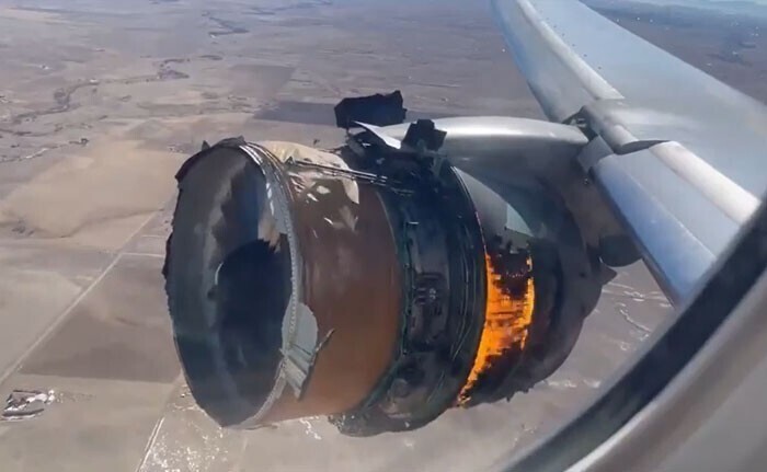 Двигатель Боинга 777 отказал на высоте 7300 метров. Впрочем, самолет приземлился благополучно