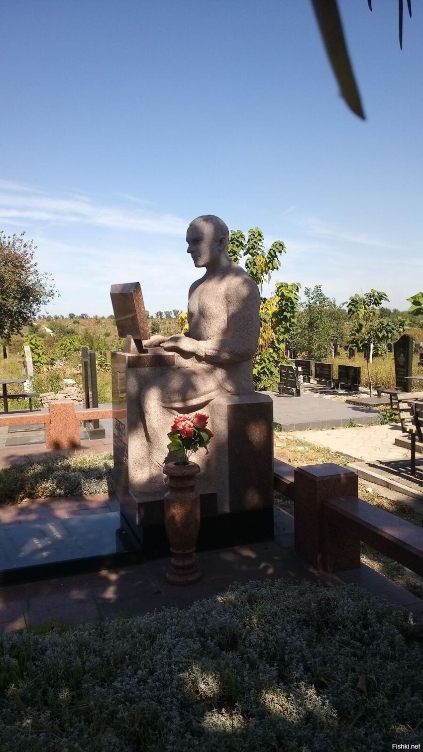 Снято в Мариуполе на Старокрымском кладбище