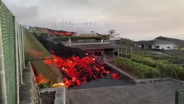 На испанском острове Ла Пальма произошло извержение вулкана Кумбре Вьеха 