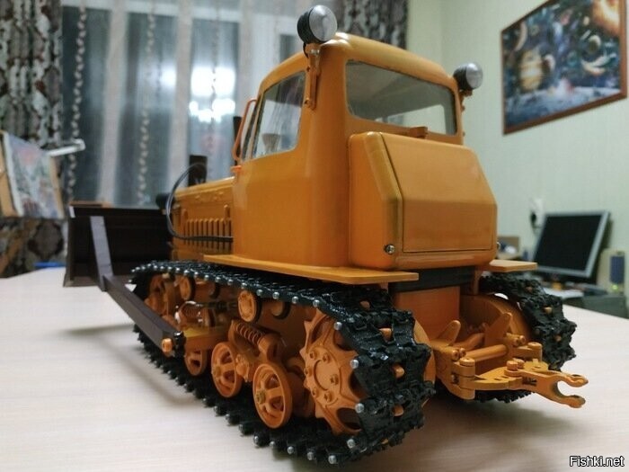 Модель бульдозера ДЗ-42г на базе трактора ДТ-75,напечатанная на 3D принтере