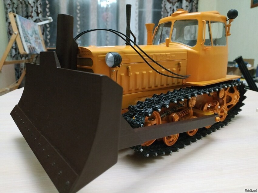 Модель бульдозера ДЗ-42г на базе трактора ДТ-75,напечатанная на 3D принтере