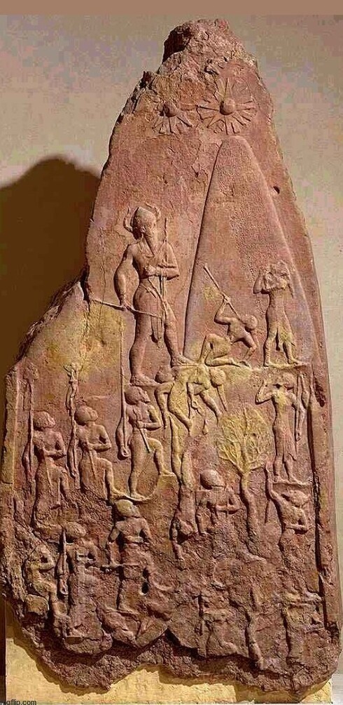13. В течение многих столетий курдские крестьяне знали об этом древнем памятнике и называли его "Нарам-Син", но не знали, кто или что изображено на этом рельефе