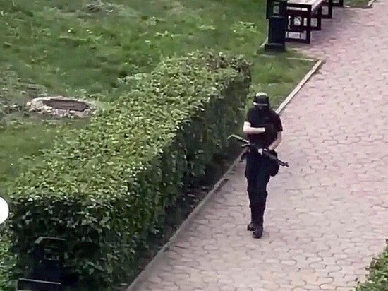 СМИ опубликовали видео нападения Бекмансурова на университет