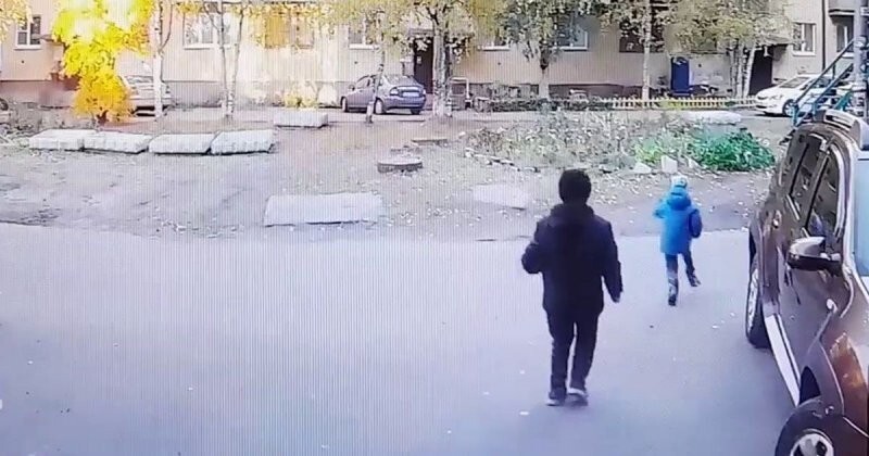 Страшные кадры: автомобилистка сбила пятилетнего ребенка во дворе дома в Архенгельске