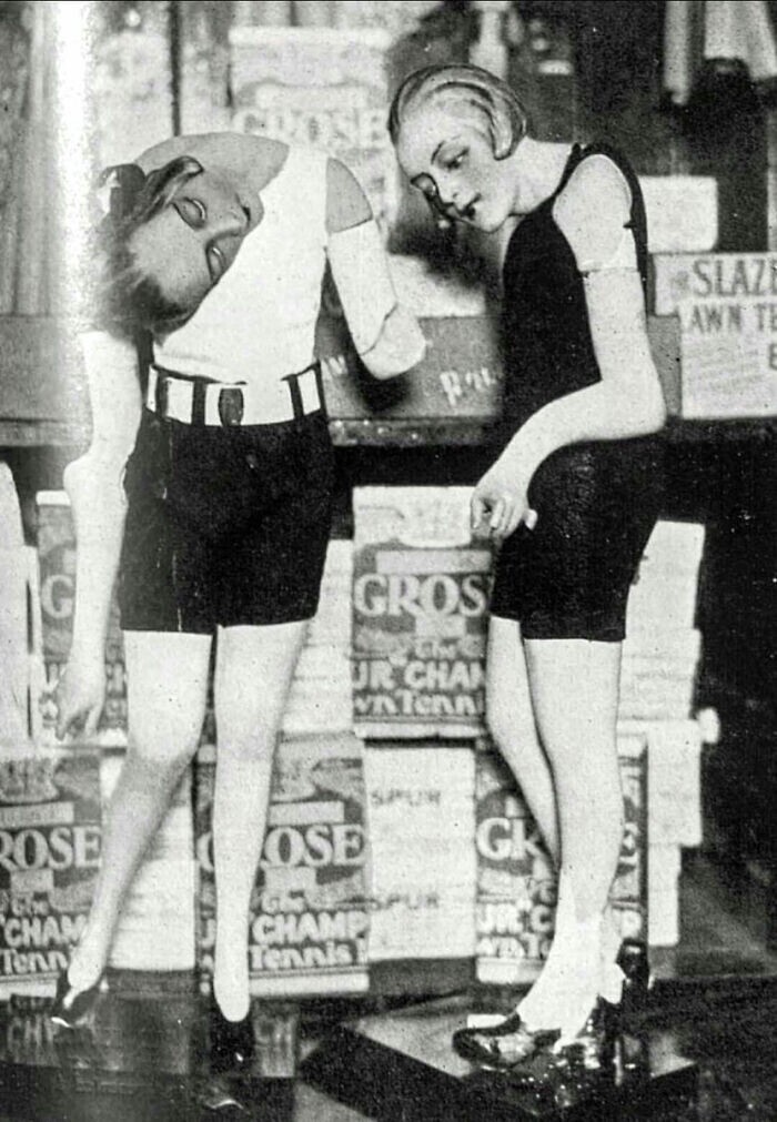 33. Два восковых манекена плавятся во время жары в Лондоне, 1929 год