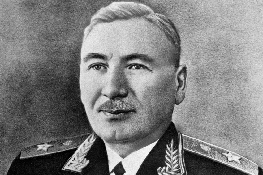 Единственный кавалерист, ставший дважды Героем Советского Союза в годы Великой Отечественной войны. Кто он?