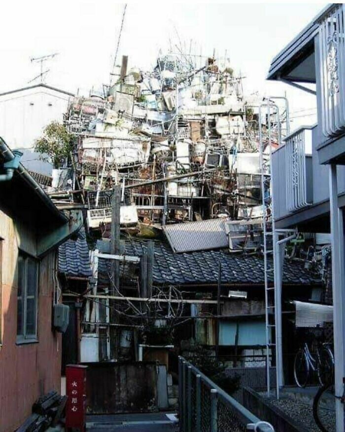 30. Единственная сохранившаяся фотография дома, снесенного примерно в 2007 году в Нагое, Япония