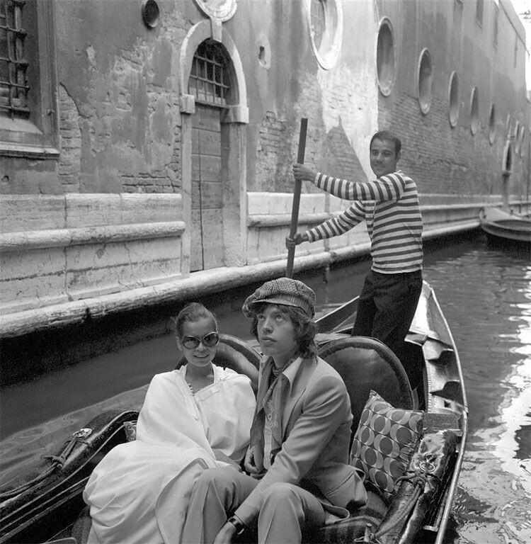 Мик Джаггер на прогоулке в Венеции. Италия. 70-е