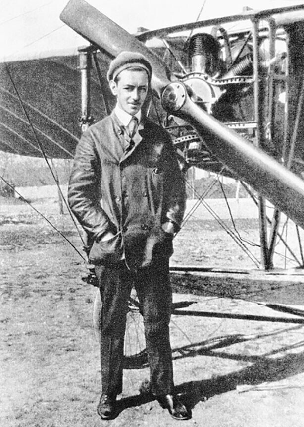 А так же в этот день 24.09.1916 русский лётчик Арцеулов (внук Айвазовского) впервые намеренно ввёл самолёт в штопор и вывел его из штопора