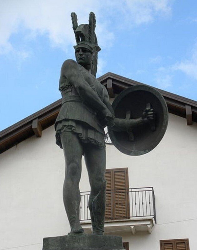 Памятник Понтию Телезину в Пьетраббонданте, Италия
