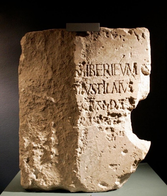 Камень с надписью «Понтий Пилат, префект Иудеи», найденный в 1961 г. в Кесарии