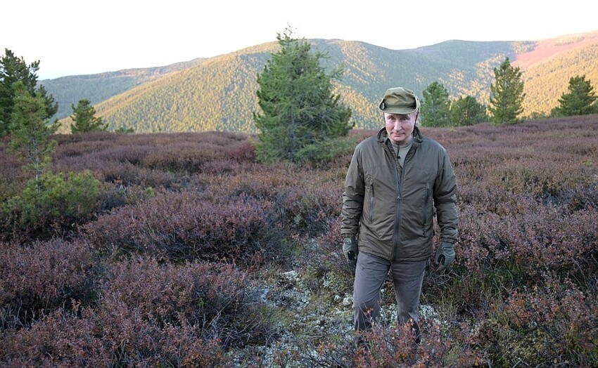 Кремль опубликовал фотографии Путина из  сибирской тайги