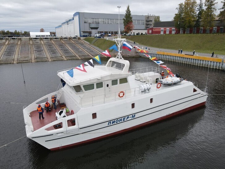 Первое безэкипажное исследовательское судно в России спустили на воду в Санкт-Петербурге