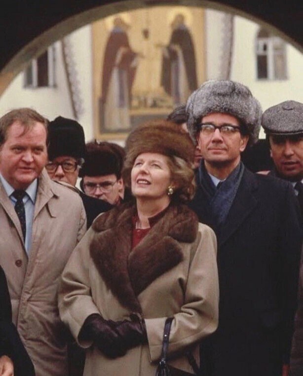 Премьер-министр Великобритании Маргарет Тэтчер в Троице-Сергиевой лавре во время своего визита в СССР. 1987 год