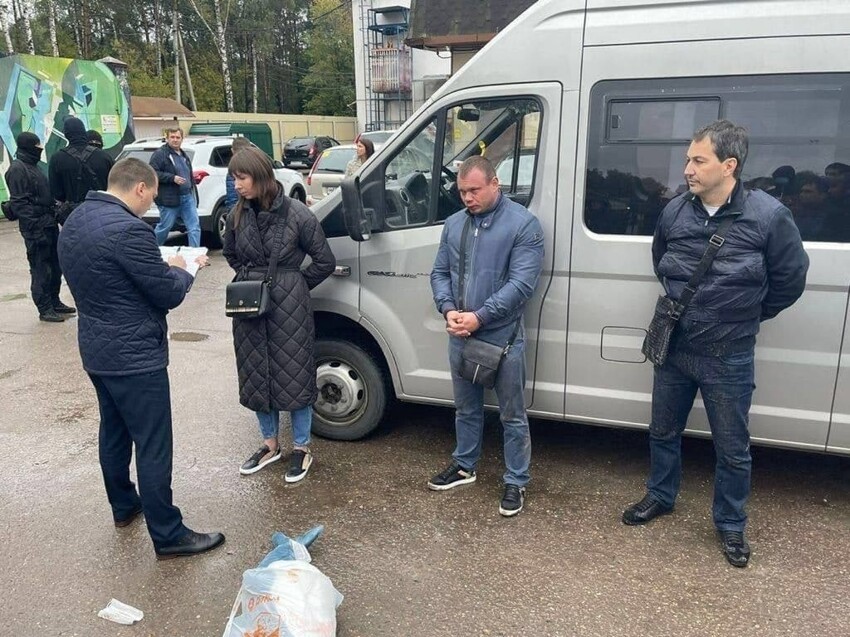Сотрудники ФСБ жестко задержали полицейских-вымогателей в Подмосковье