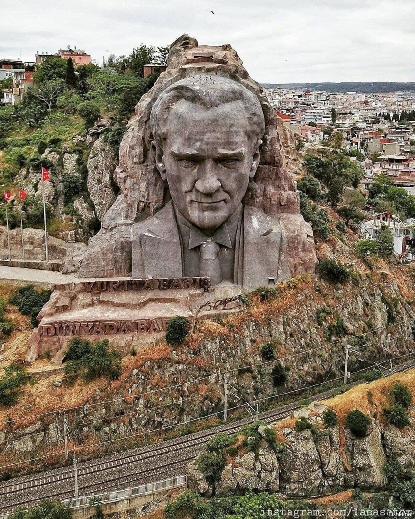 Маска Ататюрка