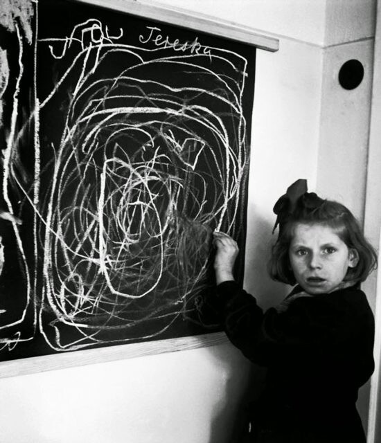 4. Девочка, выросшая в концлагере, рисует «дом»