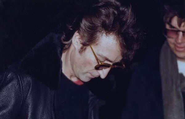 9. Автограф Джона Леннона