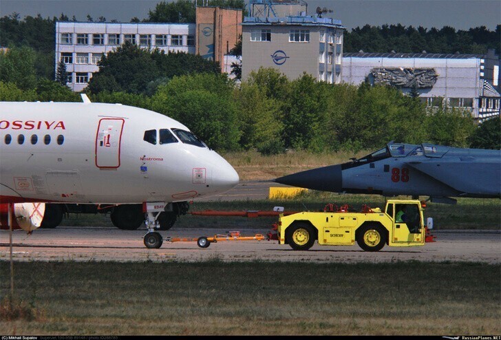 АК «Россия» получила 2 самолёта Суперджет 100