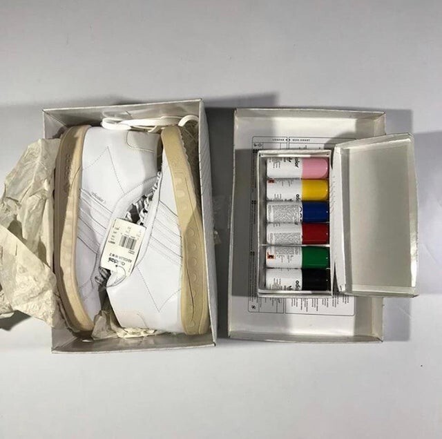 Обувь Adidas Adicolors 1983 года поставляется с красками, чтобы вы могли дать им свой собственный стиль