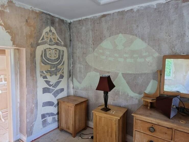 «Странная фреска, найденная после снятия краски со стен в новом доме моей тети»