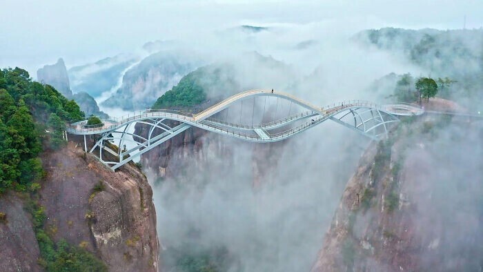 47. Мост Жуйи в Китае на высоте 140 метров