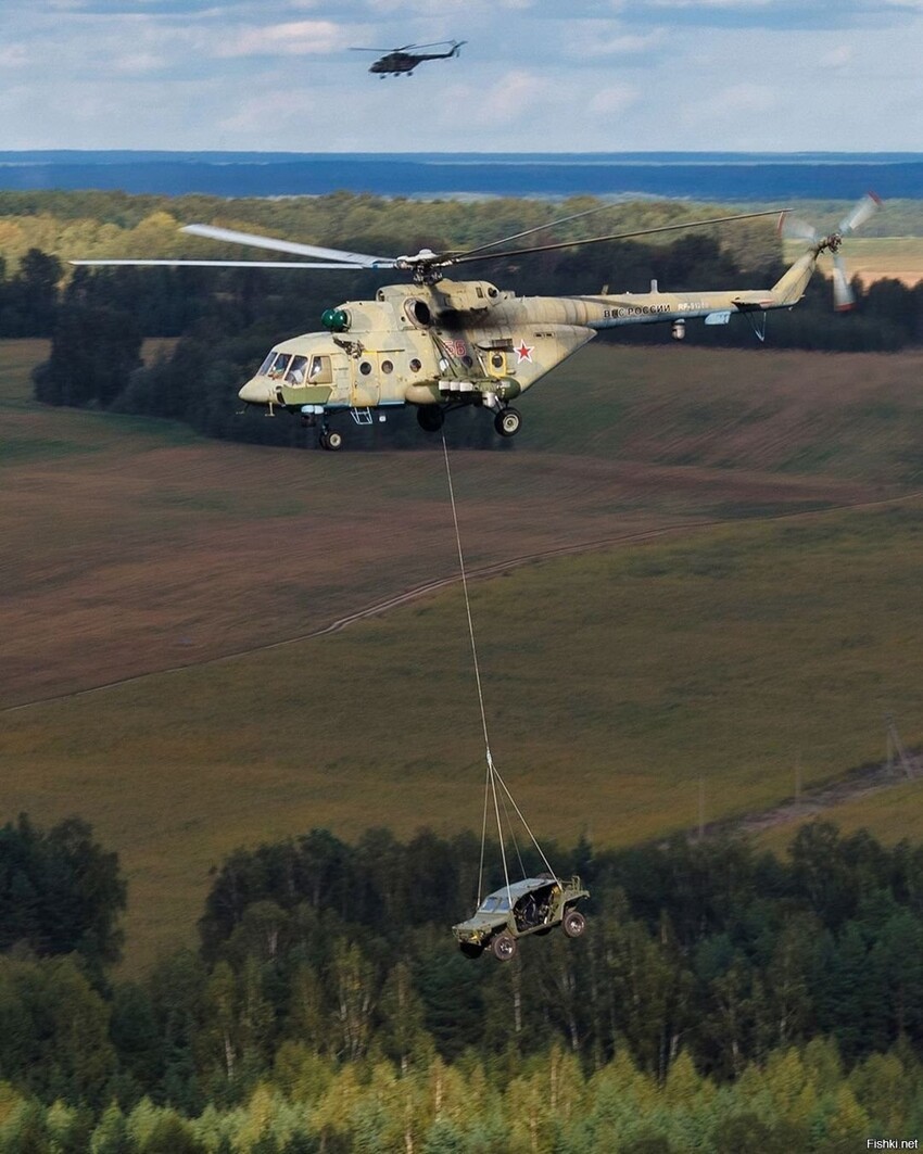 Транспортно-штурмовой вертолет Ми-8АМТШ с тактической 