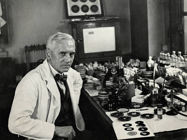 Александр Флеминг (1881-1955) шотландский бактериолог. Фотография без даты, около 1929 года.