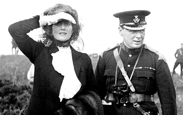 Уинстон Черчилль и его жена Клементина. 1910 год.