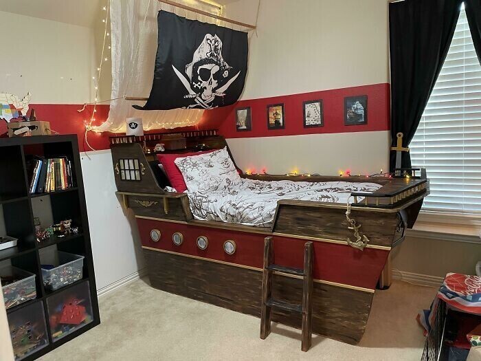 "Когда сыну надоела кровать-машина, я превратил ее в пиратский корабль!"