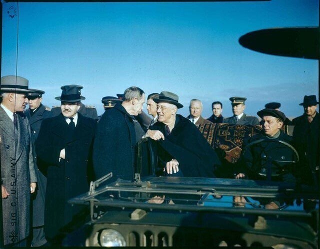 Франклин Рузвельт с Гарри Гопкинсом и Вячеславом Молотовым в Ялте, 1945 год