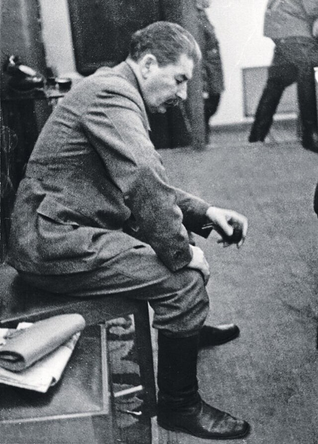 Иосиф Сталин в Кремле, 22 июня 1941 года