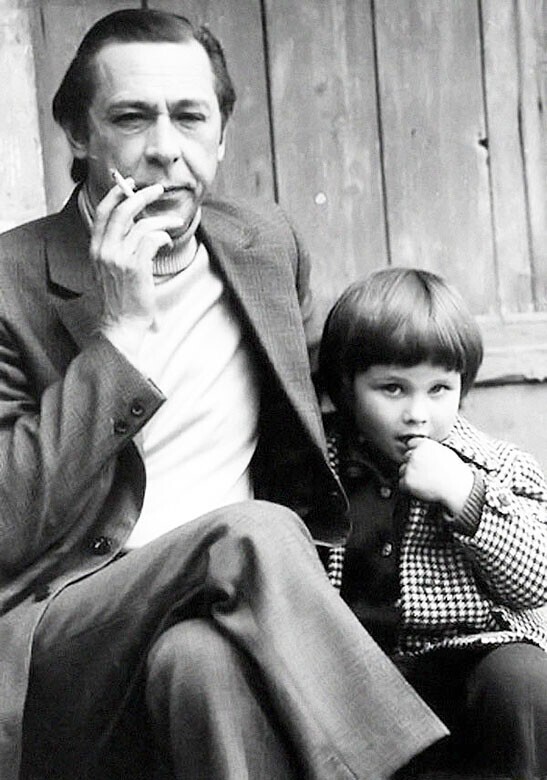 Олег Ефремов с дочерью Анастасией, начало 1960-х