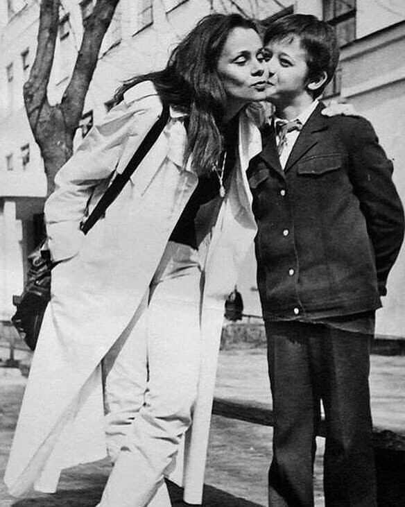 Любовь Полищук с сыном Алексеем, конец 1970-х
