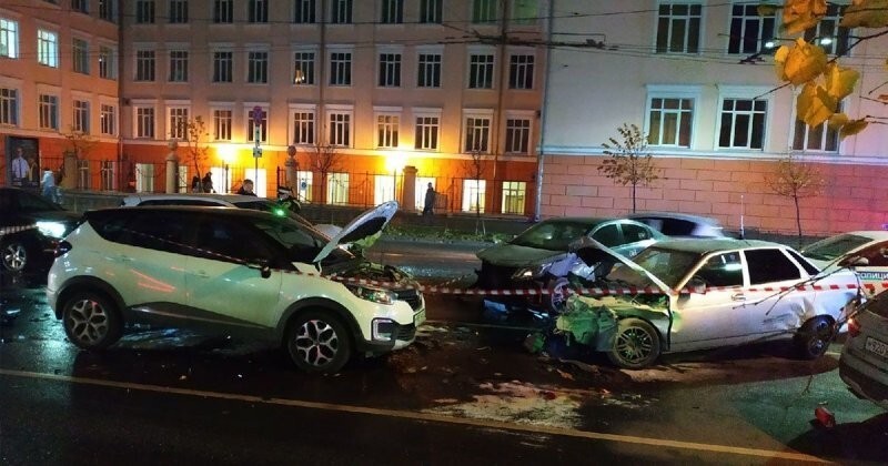 Авария дня. Молодой "гонщик" разбил семь машин в Петрозаводске