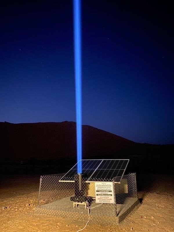 2. В Аравийской пустыне установлены лазеры на солнечных батареях, чтобы помочь заблудившимся путникам найти источники воды
