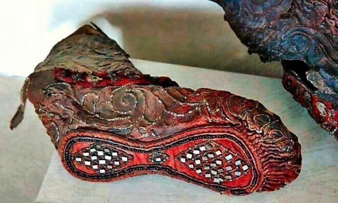 Сапог женщины, возрастом 2300 лет, сохранившийся в мерзлоте Горного Алтая