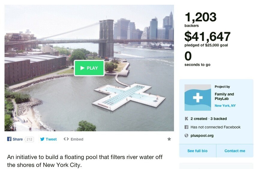 Бассейн, который плывет по реке? Хотели бы искупаться в этом бассейне? Молодые люди из Нью-Йорка реализовали свою мечту, собрав вдвое больше нужной суммы. 