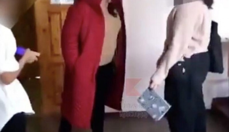 Ты кто такая - учительница... А мы дети и нам можно все