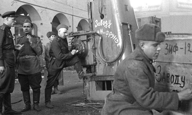 Оборудование одного из немецких заводов перед отправкой в СССР