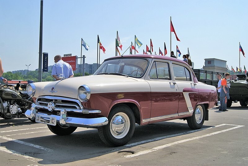 10 октября 1956 выпущен первый серийный автомобиль Газ-М21 «Волга»