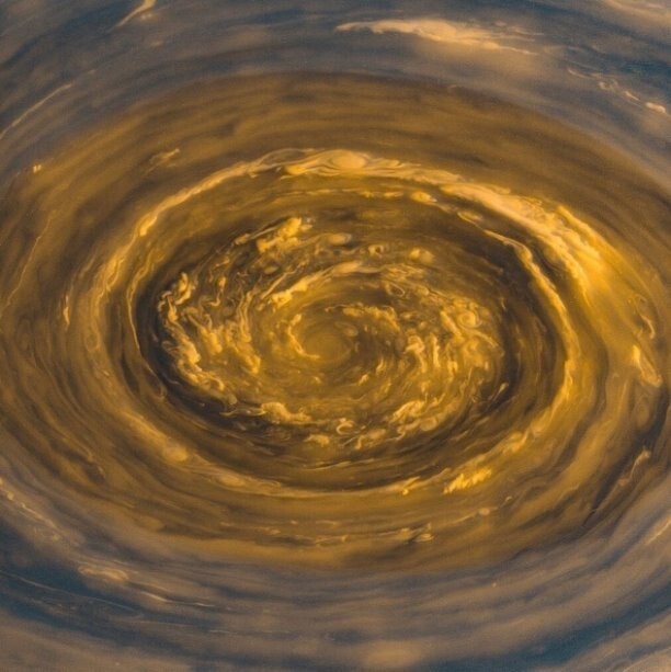 Северный полюс Сатурна от зонда Кассини