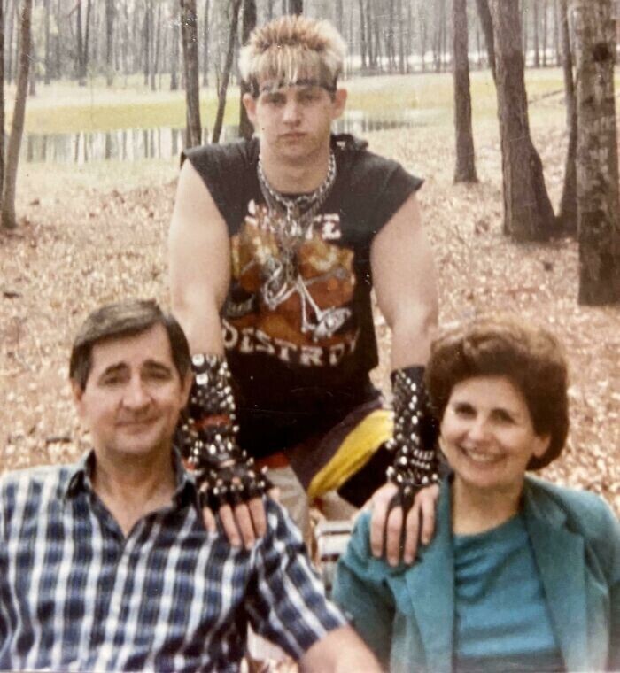 "1987 год. Бедные мои родители, они стойко перенесли мое увлечение Билли Айдолом и скейтбордом"