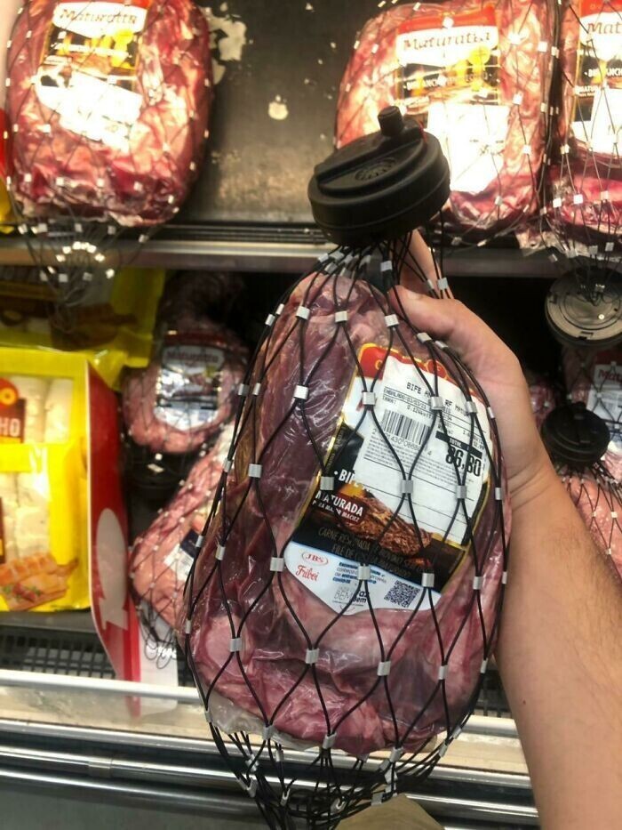 Большие упаковки мяса в Бразилии тоже продаются с противоворовскими устройствами